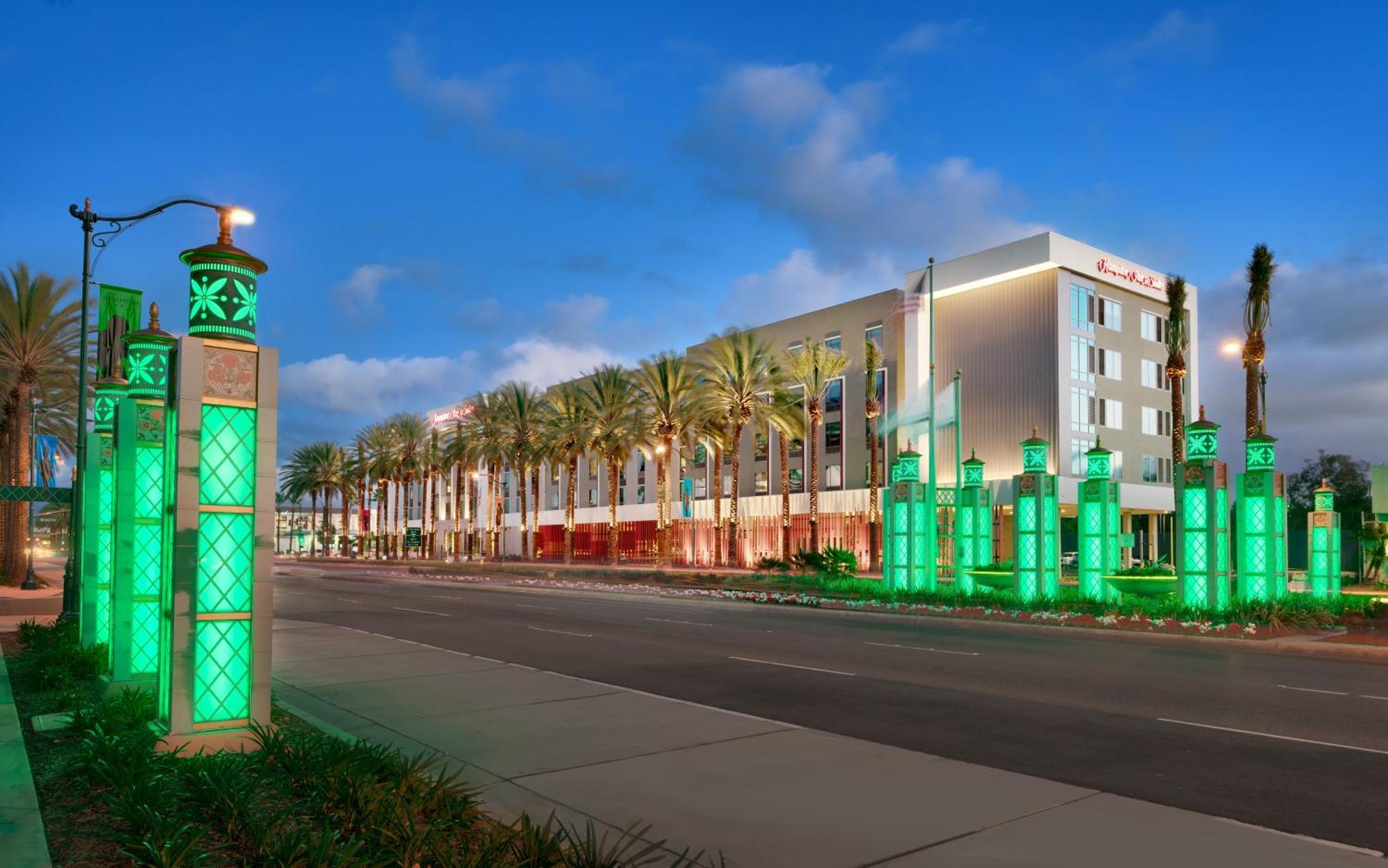 Hampton Inn & Suites Anaheim Resort Convention Center Dış mekan fotoğraf