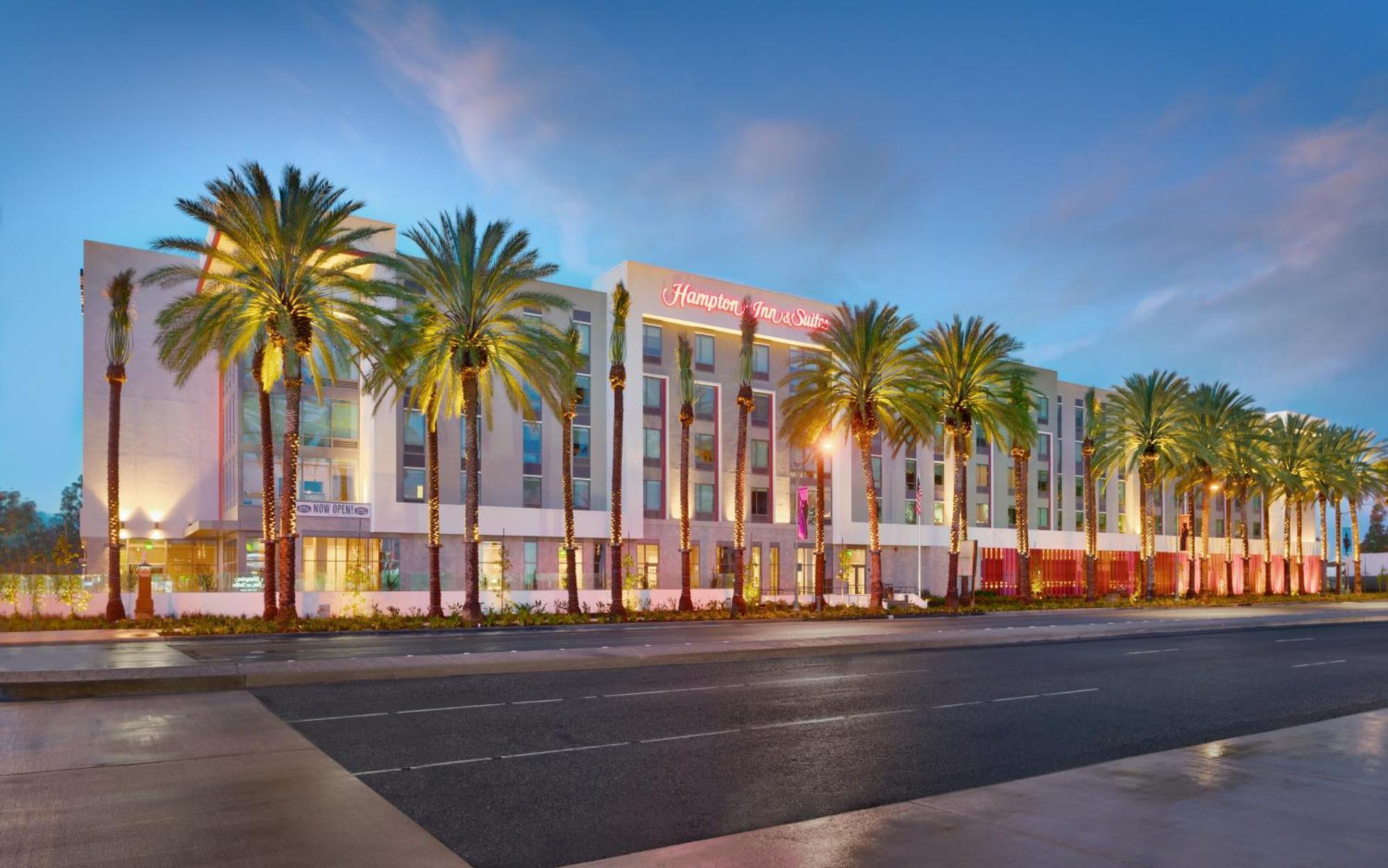 Hampton Inn & Suites Anaheim Resort Convention Center Dış mekan fotoğraf